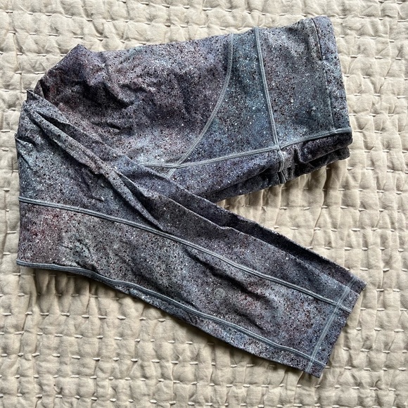 Like New Lululemon Final Lap Crop (23") Multi Sz 6 - Picture 2 of 8